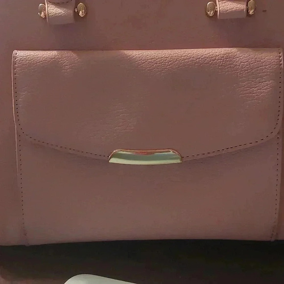 NWT LA TERRE Vegan Pink Handbag Purse with Crossbody Strap - Picture 3 of 9